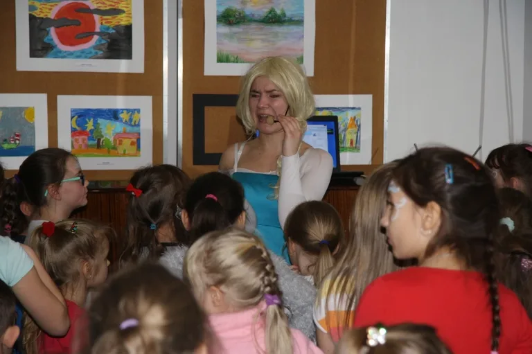 Dzieci bawiły się w Krainie Lodu (zdjęcia)