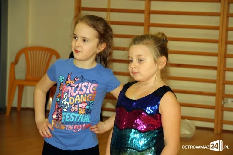 Zajęcia feryjnie w rytmie disco (zdjęcia)