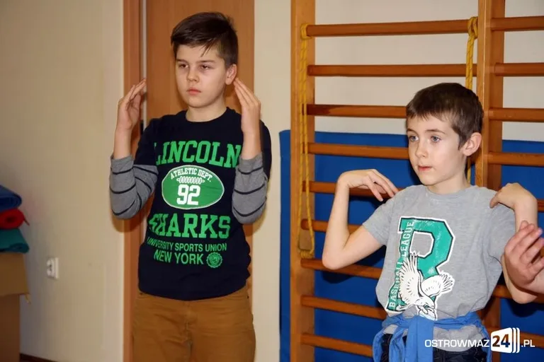Zajęcia feryjnie w rytmie disco (zdjęcia)