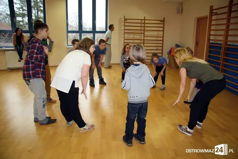 Zajęcia feryjnie w rytmie disco (zdjęcia)