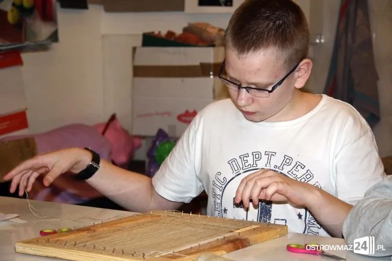 Tkali sobie bransoletki i pokrowce (zdjęcia)