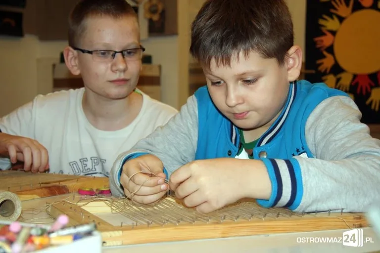 Tkali sobie bransoletki i pokrowce (zdjęcia)