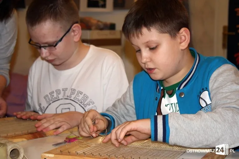 Tkali sobie bransoletki i pokrowce (zdjęcia)