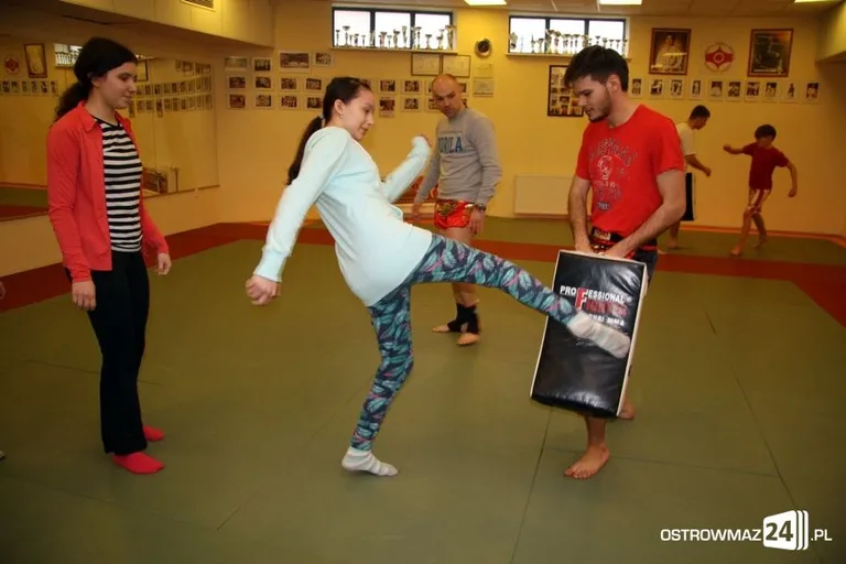 Kickboxing na ferie dla dzieci i młodzieży (zdjęcia)