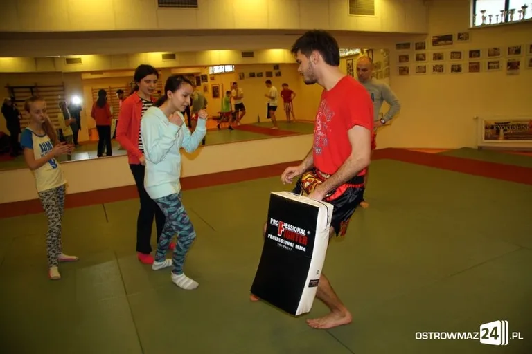 Kickboxing na ferie dla dzieci i młodzieży (zdjęcia)