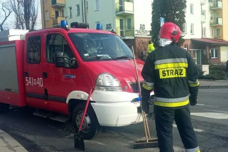 Zderzenie osobówek w centrum miasta (zdjęcia)
