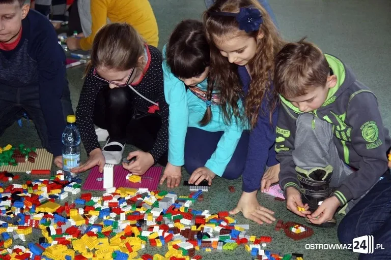 Gwiezdni konstruktorzy budowali z klocków lego