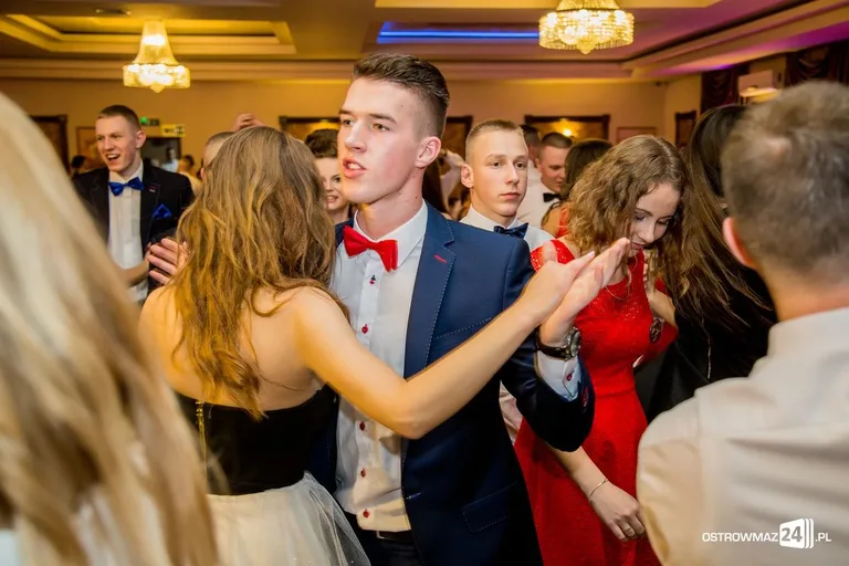 Zobacz zdjęcia i wideo ze studniówek w Ostrowi i powiecie