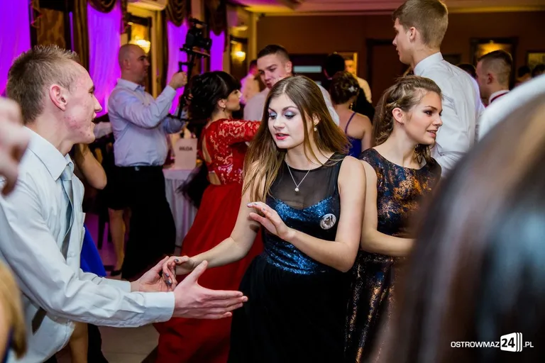 Zobacz zdjęcia i wideo ze studniówek w Ostrowi i powiecie