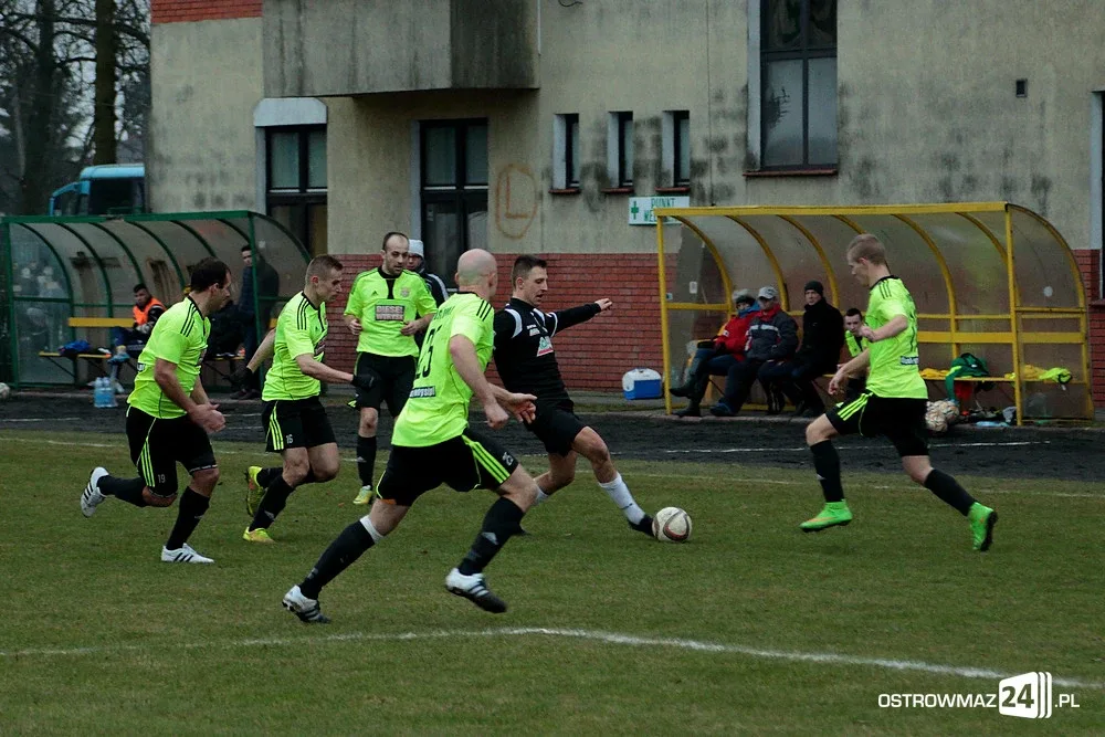 Ostrovia gromi wicelidera na inaugurację rundy (zdjęcia)