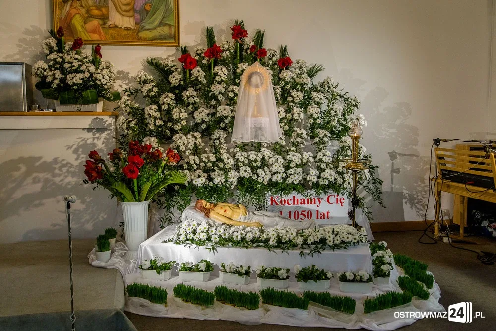 Groby Pańskie w ostrowskich parafiach (zdjęcia)