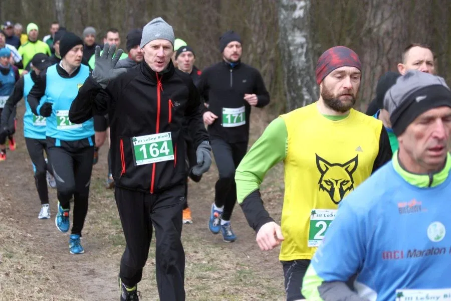 Ludowy KS Ostrowianka w leśnym biegu (zdjęcia, wideo)