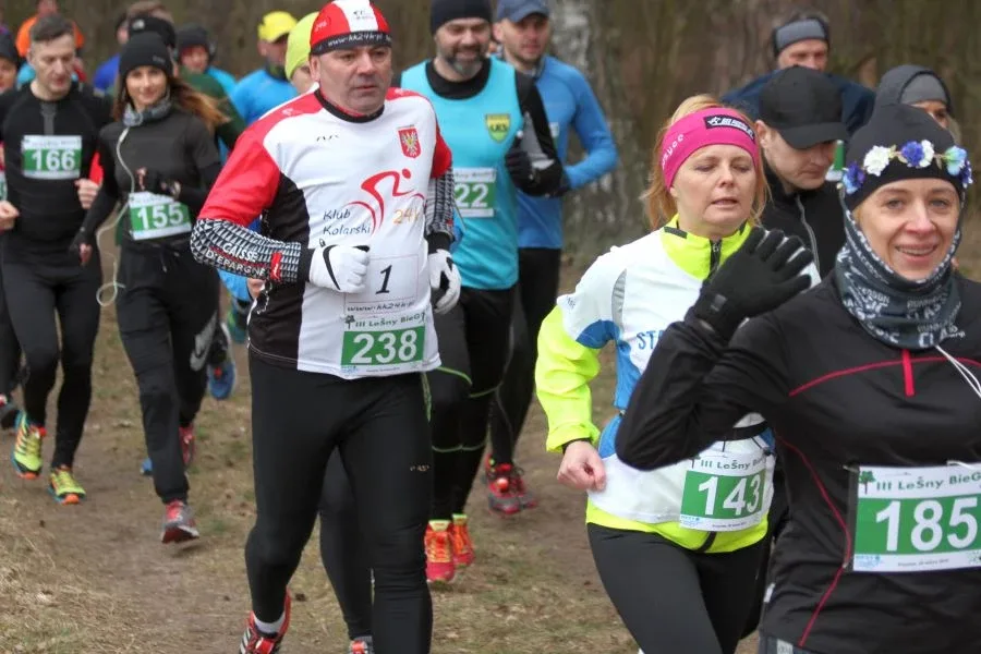 Ludowy KS Ostrowianka w leśnym biegu (zdjęcia, wideo)