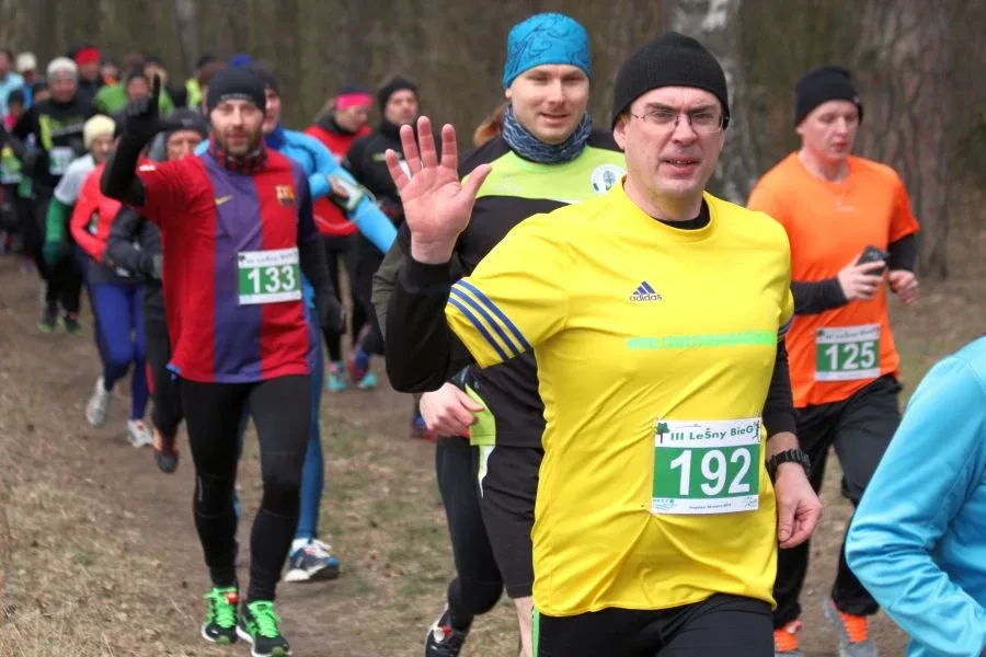 Ludowy KS Ostrowianka w leśnym biegu (zdjęcia, wideo)
