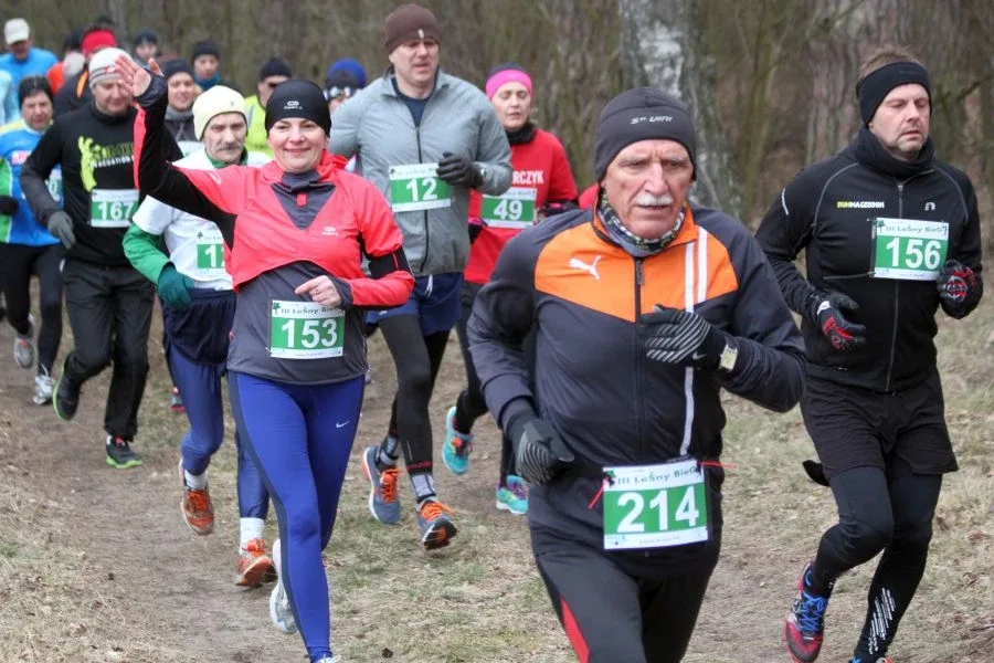 Ludowy KS Ostrowianka w leśnym biegu (zdjęcia, wideo)