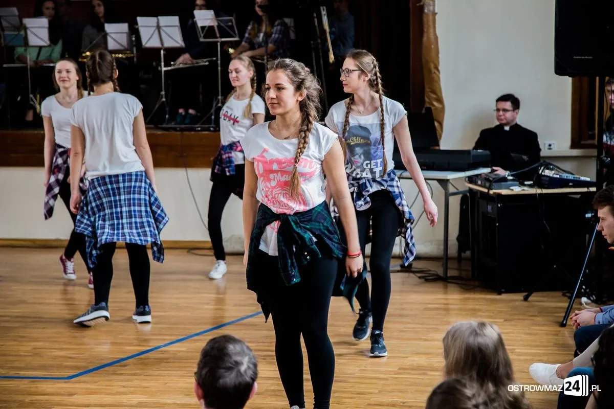 Koncert charytatywny dla Karola (zdjęcia, wideo)