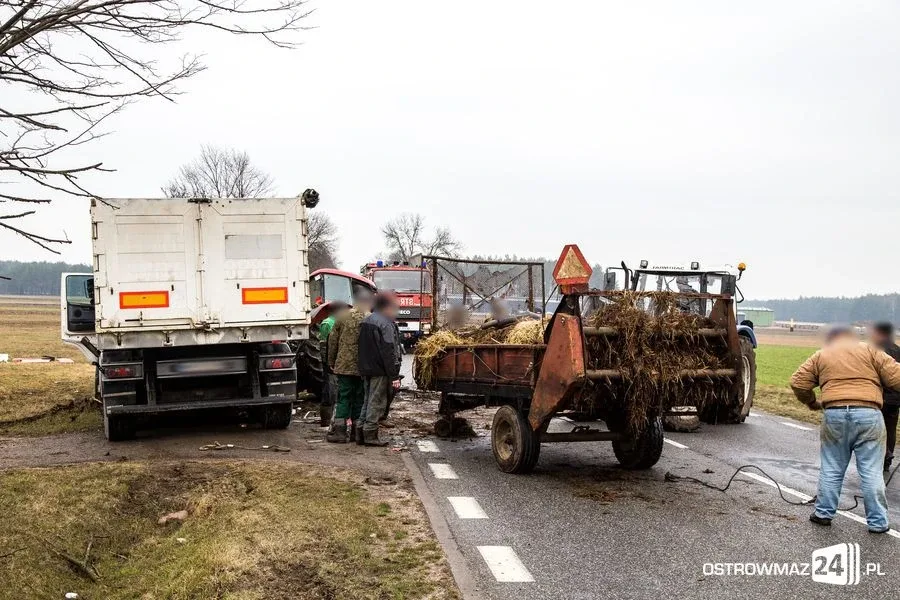Zderzenie ciągnika z ciężarówką (zdjęcia)