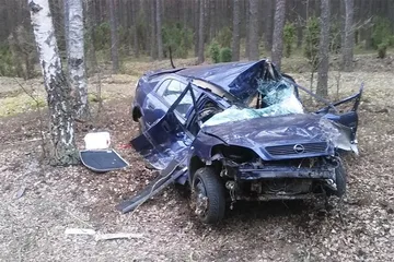 Opel astra w rowie (zdjęcia)