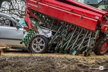 Wypadek w Gniazdowie. Ranna kobieta w ciąży (zdjęcia)