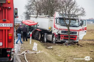 Zderzenie ciągnika z ciężarówką (zdjęcia)