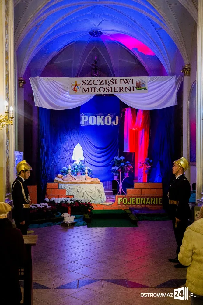 Groby Pańskie w ostrowskich parafiach (zdjęcia)