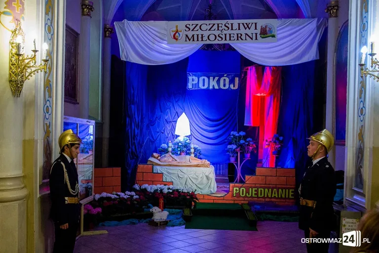 Groby Pańskie w ostrowskich parafiach (zdjęcia)