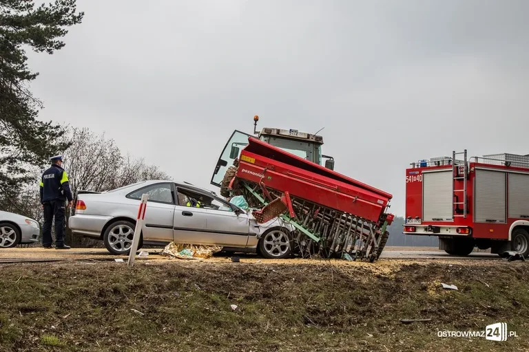Wypadek w Gniazdowie. Ranna kobieta w ciąży (zdjęcia)