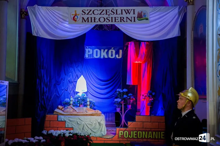 Groby Pańskie w ostrowskich parafiach (zdjęcia)