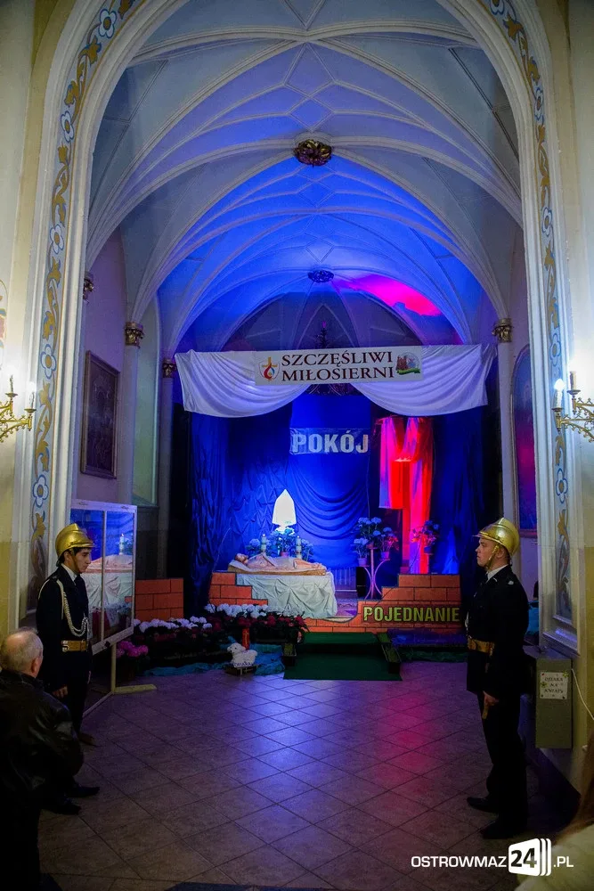 Groby Pańskie w ostrowskich parafiach (zdjęcia)