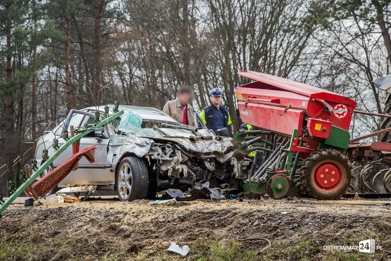 Wypadek w Gniazdowie. Ranna kobieta w ciąży (zdjęcia)