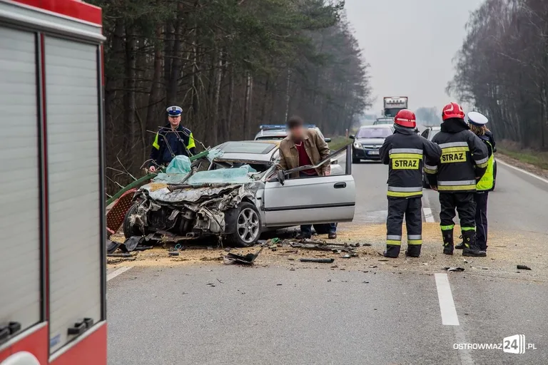 Wypadek w Gniazdowie. Ranna kobieta w ciąży (zdjęcia)