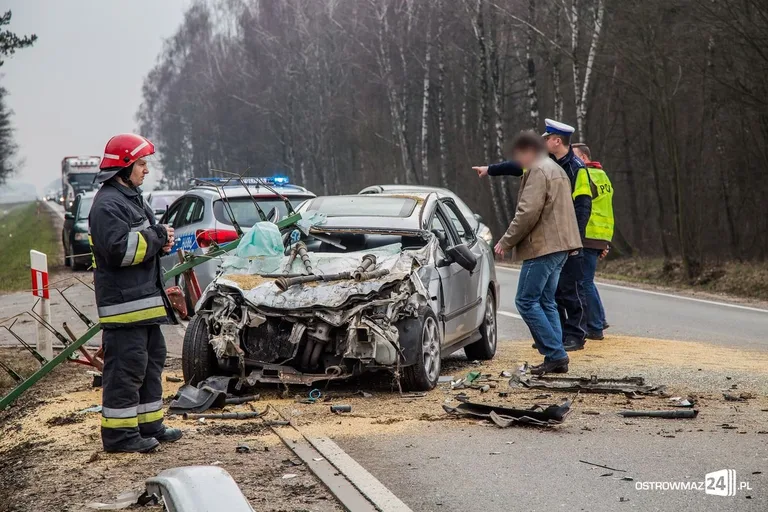 Wypadek w Gniazdowie. Ranna kobieta w ciąży (zdjęcia)