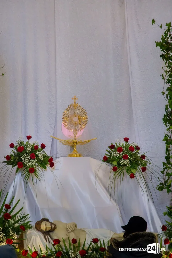 Groby Pańskie w ostrowskich parafiach (zdjęcia)