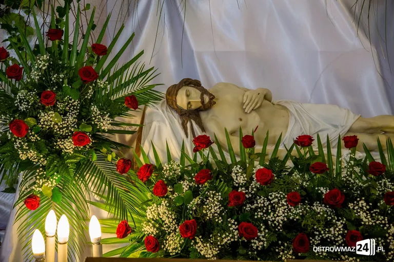 Groby Pańskie w ostrowskich parafiach (zdjęcia)
