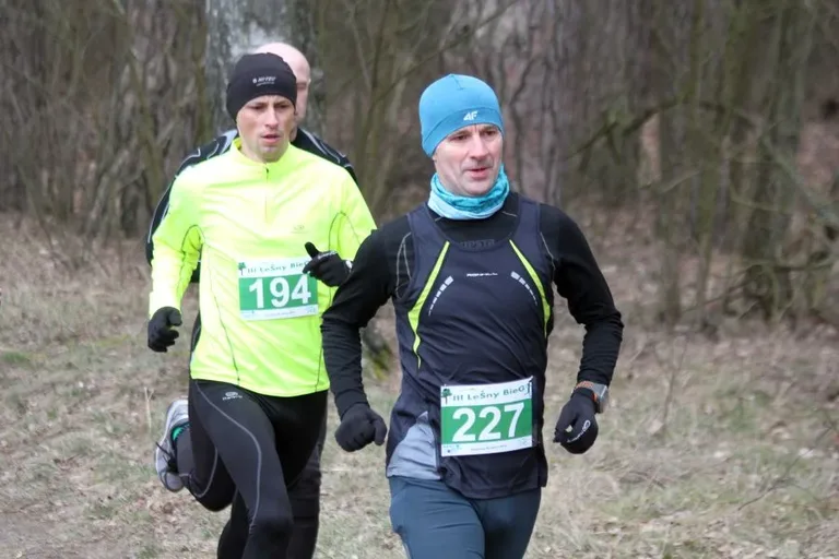 Ludowy KS Ostrowianka w leśnym biegu (zdjęcia, wideo)