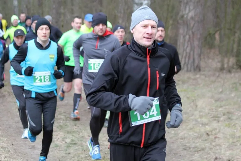 Ludowy KS Ostrowianka w leśnym biegu (zdjęcia, wideo)