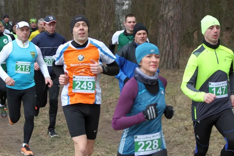 Ludowy KS Ostrowianka w leśnym biegu (zdjęcia, wideo)