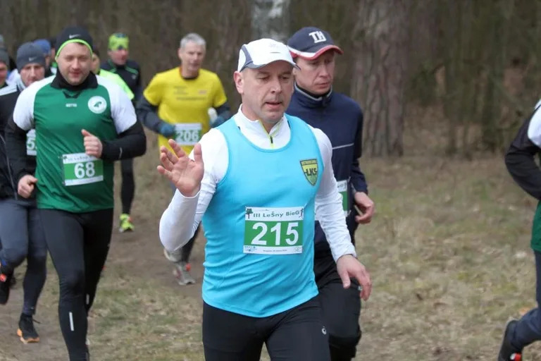 Ludowy KS Ostrowianka w leśnym biegu (zdjęcia, wideo)