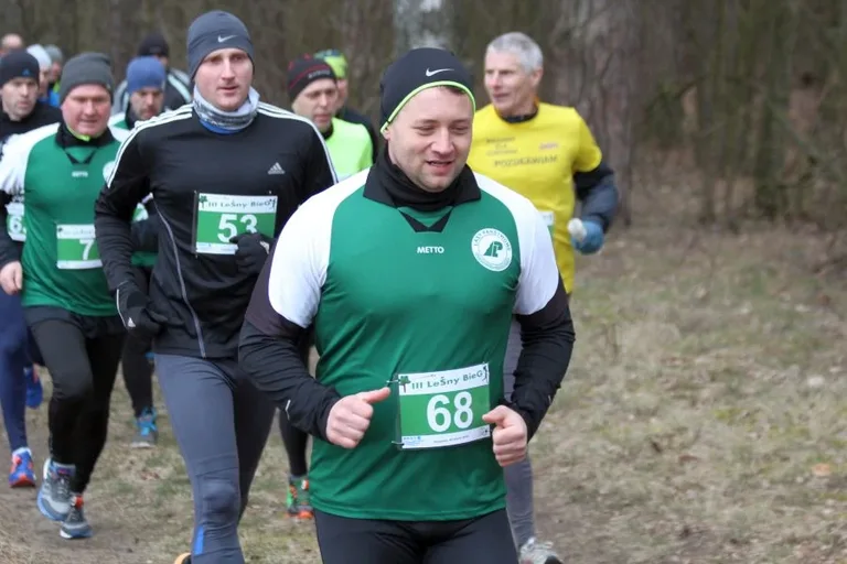 Ludowy KS Ostrowianka w leśnym biegu (zdjęcia, wideo)