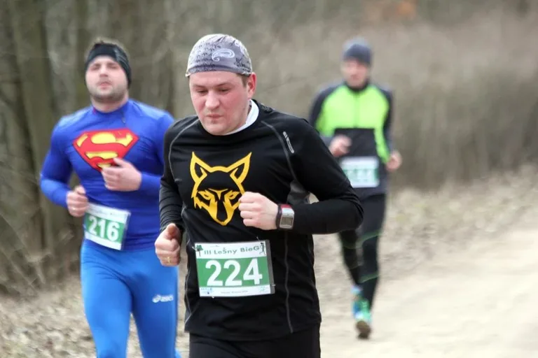 Ludowy KS Ostrowianka w leśnym biegu (zdjęcia, wideo)