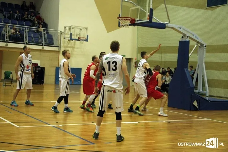 Sokół nadal w grze (zdjęcia)