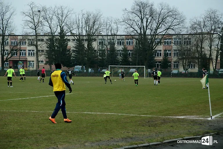 Ostrovia gromi wicelidera na inaugurację rundy (zdjęcia)