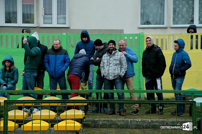 Ostrovia gromi wicelidera na inaugurację rundy (zdjęcia)