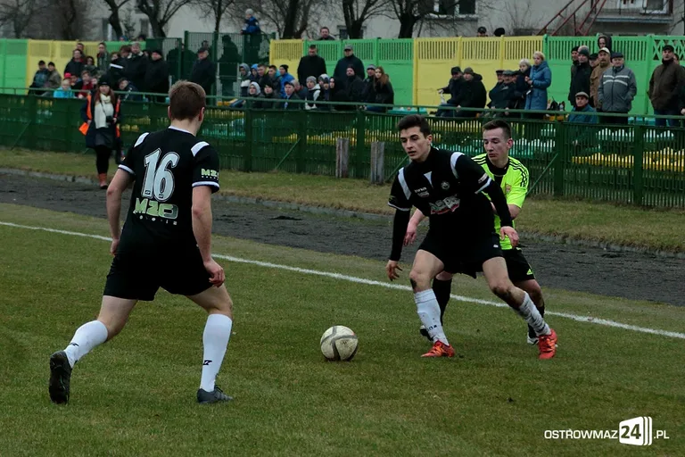 Ostrovia gromi wicelidera na inaugurację rundy (zdjęcia)
