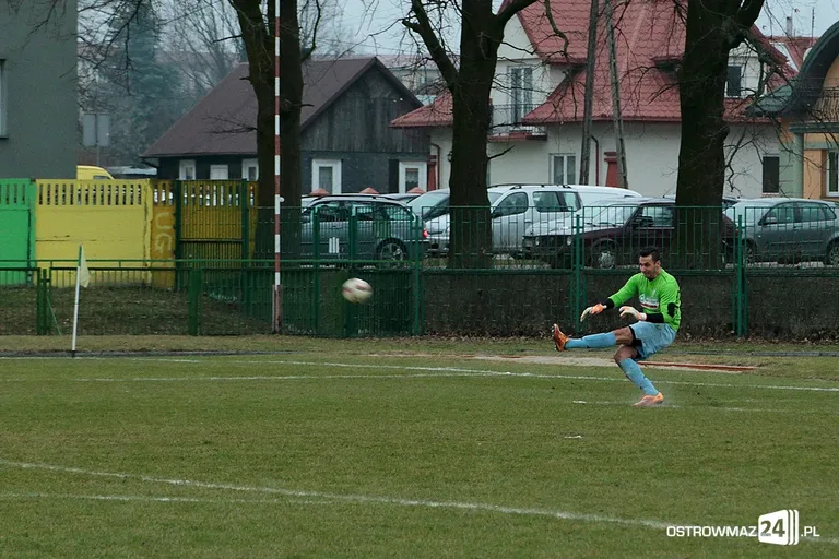 Ostrovia gromi wicelidera na inaugurację rundy (zdjęcia)