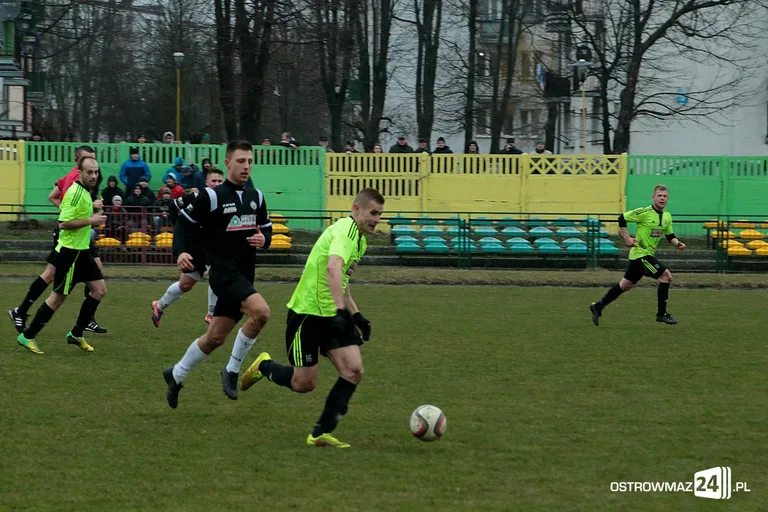 Ostrovia gromi wicelidera na inaugurację rundy (zdjęcia)