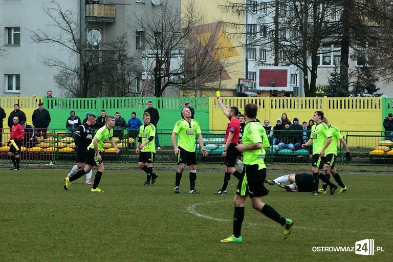 Ostrovia gromi wicelidera na inaugurację rundy (zdjęcia)