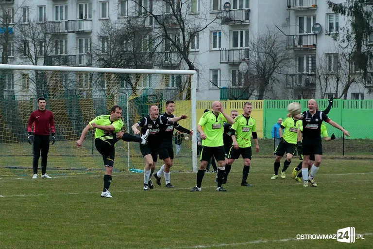Ostrovia gromi wicelidera na inaugurację rundy (zdjęcia)