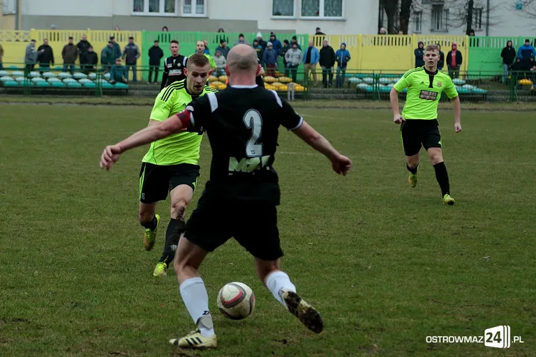 Ostrovia gromi wicelidera na inaugurację rundy (zdjęcia)