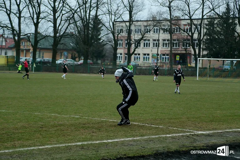 Ostrovia gromi wicelidera na inaugurację rundy (zdjęcia)